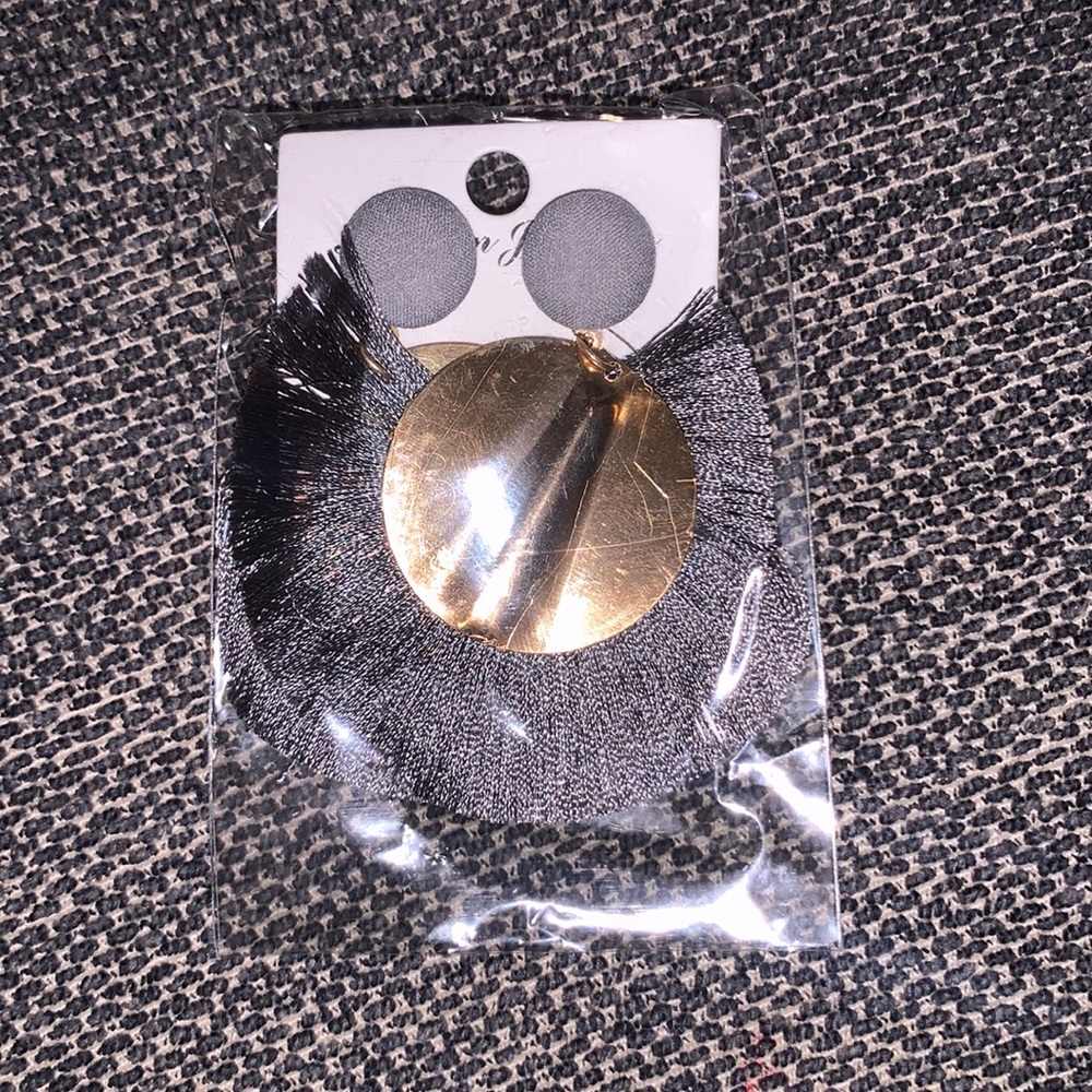 Brand New gray Fashion Earrings.